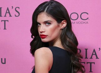 Sara Sampaio com foto sensual no Instagram