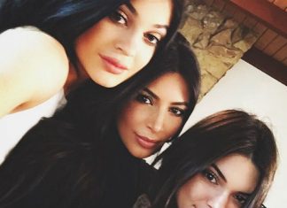 Kylie, Kendall Jenner e Kim Kardashian mostram parecenças em selfie