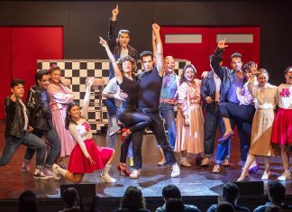 Brilhantina, romance e muita música! “Grease” regressa aos palcos e conquista noite de estreia