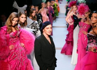 John Galliano regressa ao mundo da moda