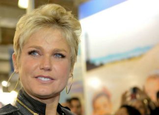 Xuxa faz homenagem à mãe