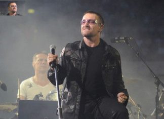 Bono leva família em viagem espiritual
