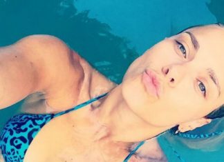 Carolina Dieckmann posa de biquíni na piscina: ‘Renovada’