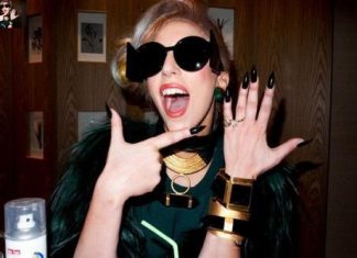 Lady Gaga está noiva??