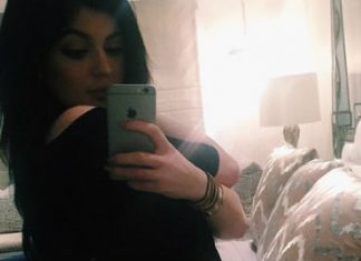 Kylie Jenner mostra a sua cintura fininha