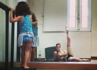 Letícia Spiller faz abertura de pernas impressionante em aula de ballet
