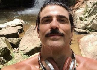 Reynaldo Gianecchini posta foto a divertir-se numa cachoeira: ‘Namastê’